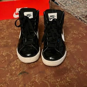 Nike sweet classic high top black patent and white leather size 7